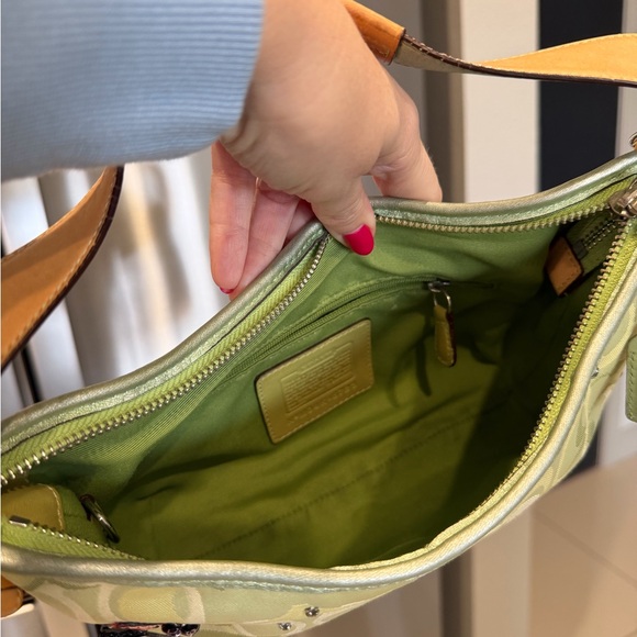 RARE VINTAGE Coach Green and Tan Shoulder Bag with Butterfly Accents - Picture 5 of 6